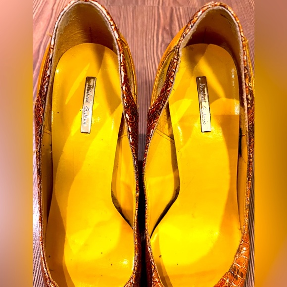 Gorgeous sleek Michael Antonio yellow pointed ‘snakeskin’ stiletto 3” heels - Picture 6 of 12